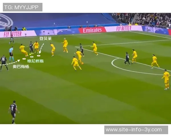 维尼修斯分享巴伊亚度假美照展现时尚魅力仿佛置身普拉达世界