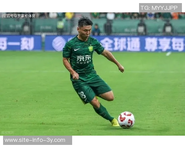 方昊回防积极却意外铲翻队友张源致敬马季奇经典瞬间引发笑声