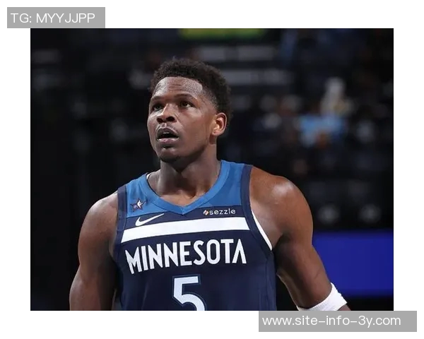 爱德华兹独木难支全场最高28分9板却难救球队失误频繁影响表现 爱德华兹独木难支全场最高28分9板却难救球队失误频繁影响表现