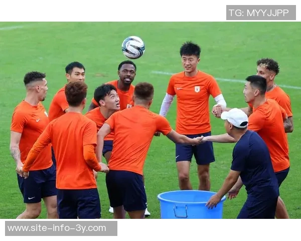 国安今晚抵达曼谷展开训练备战春节前赛事全力以赴 国安今晚抵达曼谷展开训练备战春节前赛事全力以赴