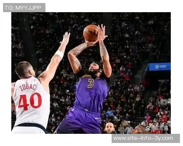 浓眉半场表现出色8投5中贡献12分5篮板1助攻1抢断展现强大实力